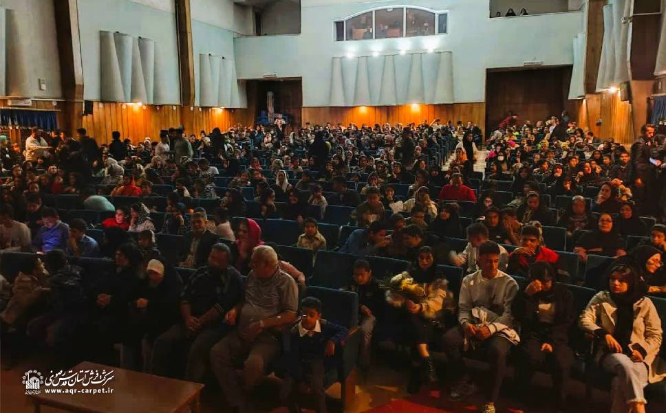 قالیبافان به تماشای نمایش نشستند