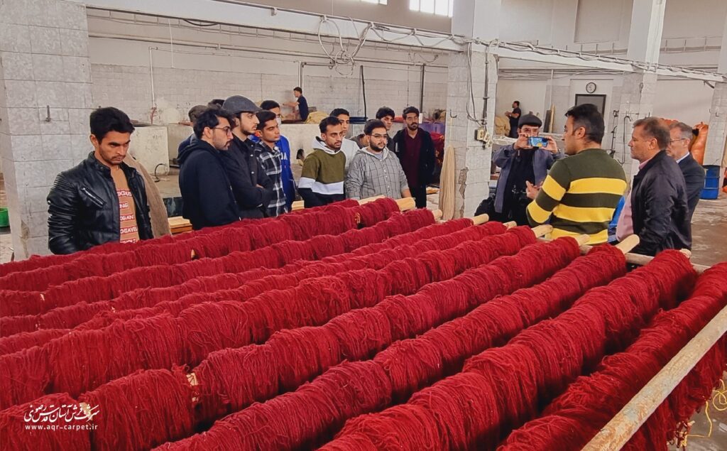 فراگیران دانش؛ نظاره‌گر فرایند تولید فرش